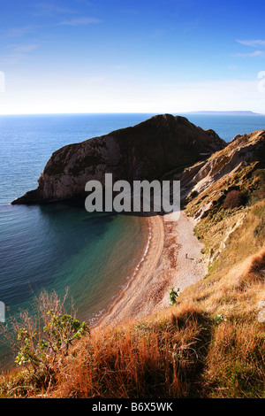 Blick über Mann O'War Bay von Klippen oberhalb Durdle Door auf Dorset Jurassic Coast in der Nähe von Lulworth Cove Stockfoto