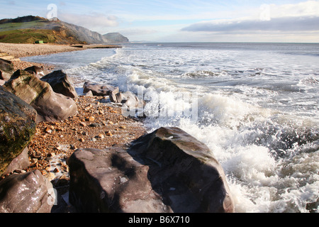 Blick entlang der Strand von Charmouth Blick auf Golden Cap die höchsten Klippen an der Südküste (618ft) Stockfoto