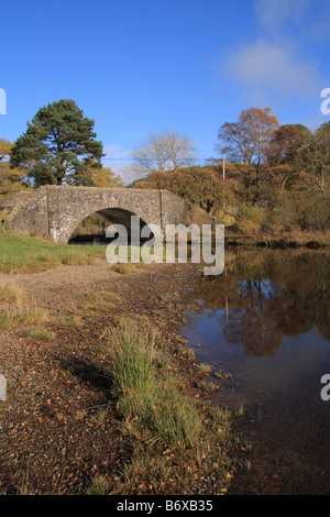 Brücke zum Tibbie Shiels Inn zwischen Saint Mary's Loch und das Loch Lowes, Grenzen, Schottland Stockfoto