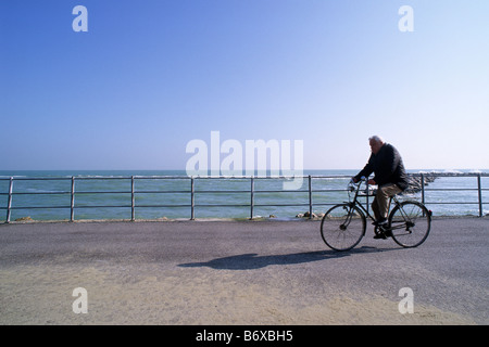 Italien, Le Marche, Pesaro, Lungomare, Radfahrer Stockfoto