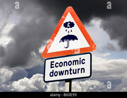 Wirtschaftlichen Abschwung, Rezession Konzept Großbritannien gegen einen stürmischen Himmel Stockfoto