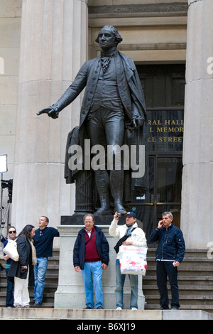 George Washington-Statue vor der Federal Hall liegt bei 26 Wall Street in New York City New York USA Stockfoto