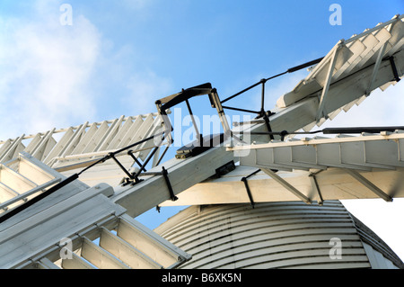 Detail der Segel und Kappe am Polkeys Entwässerung Mühle, Reedham, Norfolk, Großbritannien. Stockfoto