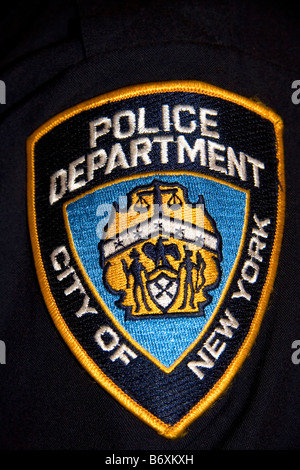 Patch auf dem Arm eines New Yorker Polizisten in New York City New York USA Stockfoto