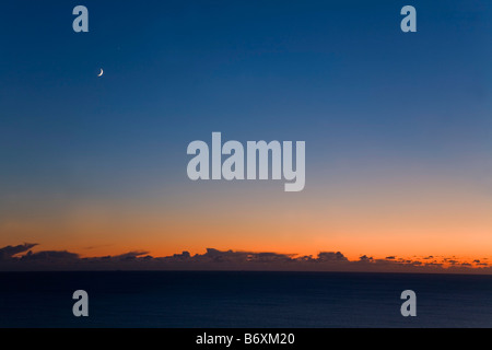 Mond und Jupiter von der Küste von cornwall Stockfoto