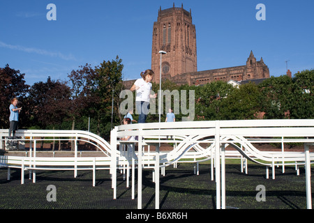 Loop-Bank eine Installation von Jeppe Hein für die Liverpool Biennale Arts Festival 2006 Stockfoto