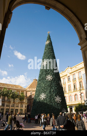 Malaga Costa del Sol Spanien Blick auf die Plaza De La Constitución und Weihnachtsbaum Stockfoto