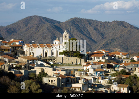 Häuser und eine Kirche im Dorf Lefkara, weißer Kalkstein Ausläufer des Troodos-Gebirges, Zypern Stockfoto