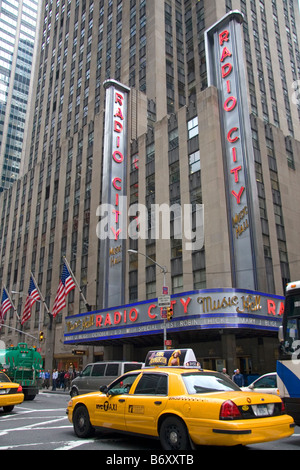 Radio City Music Hall befindet sich im Rockefeller Center Manhattan New York City New York USA Stockfoto