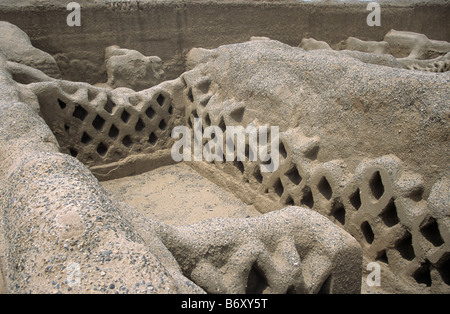 Adobe Angeln net Wände im Tempel Teil Tschudi Palast, Chan Chan, in der Nähe von Trujillo, Peru Stockfoto