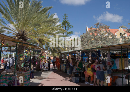 Waterfront Souvenir steht, Punda, Willemstad, Curacao, Niederländische Antillen Stockfoto