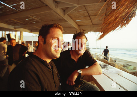 Zwei Männer am Strand, Tel-Aviv, Israel Stockfoto