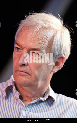 Journalist und Rundfunksprecher Jon Snow abgebildet bei Hay Festival 2008 Hay on Wye Powys Wales UK EU Stockfoto