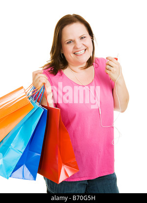 Hübsche plus Größe Frau einkaufen und genießen Musik auf ihrem MP3-Player isoliert auf weiß Stockfoto
