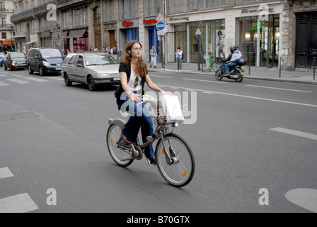 Velib öffentliche Fahrrad-Verleih-System in Paris, Frankreich. Mehr als 20.000 Fahrräder stehen zur Verfügung von 1.450 automatischen Stationen zu mieten. Stockfoto