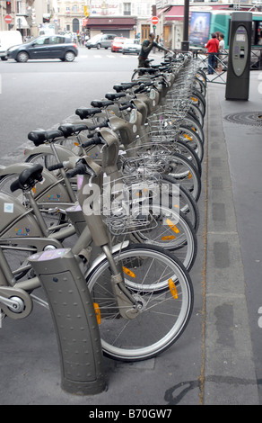 Velib öffentliche Fahrrad-Verleih-System in Paris, Frankreich. Mehr als 20.000 Fahrräder stehen zur Verfügung von 1.450 automatischen Stationen zu mieten. Stockfoto