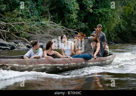 Suriname, Kwamalasamutu, Touristen-Tour mit ausgegraben, Kanus, genannt "Korjaal", am Sipaliwini River. Stockfoto