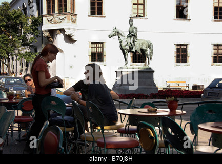 Menschen Essen und trinken, Café Miro, Schloss-Hügel, Buda, Old Town, Budapest, Ungarn Stockfoto