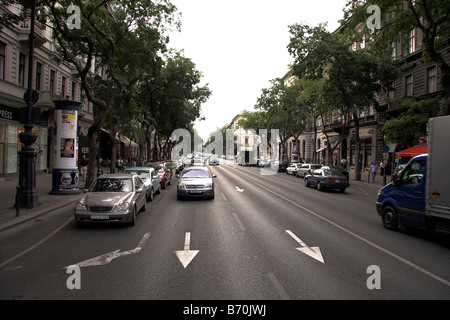 Straßenszene, belebten Straße in Pest, Budapest, Ungarn Stockfoto