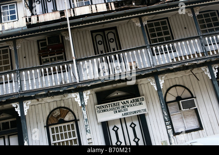 Suriname, Paramaribo, altes Holzhaus in der historischen Innenstadt