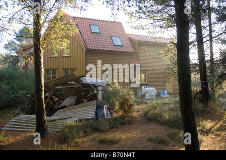 Häuser im Wald Findhorn Stiftung Gemeinschaft Stockfoto