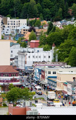 Blick auf die belebte Straße neben Kreuzfahrtterminals in Juneau, Alaska, USA Stockfoto