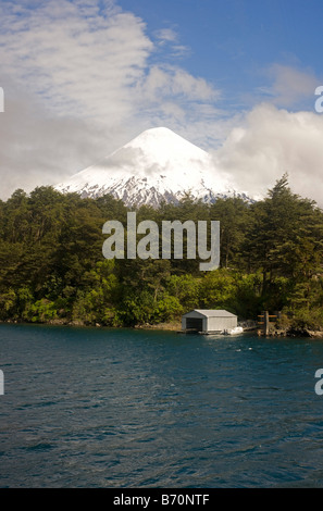 Vulkan Osorno betrachtet aus Lago Petrohue Stockfoto