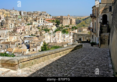 Die Altstadt, mit seinen "Sassi": Frontmann Höhlenwohnungen Fassaden. Matera, Provinz von Matera, Basilikata, Süditalien. Stockfoto