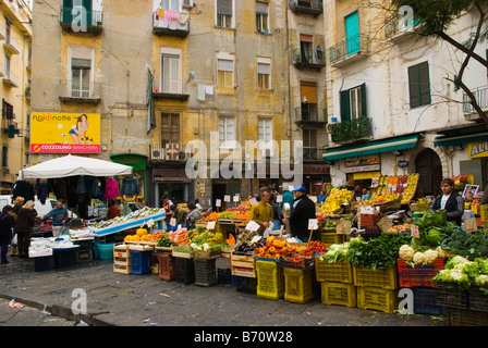 Einkaufen am Piazza Pignasecca Platz in Mitteleuropa Neapel Italien Stockfoto