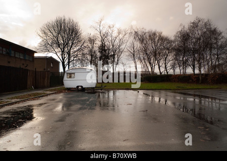 Einsame Wohnwagen geparkt auf einer Straße in der Stadt Newcastle upon Tyne Stockfoto