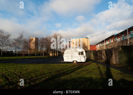 Einsame Wohnwagen geparkt auf einer Straße in der Stadt Newcastle upon Tyne Stockfoto