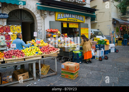 Einkaufen am Piazza Pignasecca Platz in Mitteleuropa Neapel Italien Stockfoto