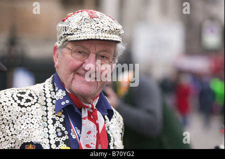 Pearly King, ursprüngliche traditionelle London Charakter bei der London-Parade, der Londoner New Year's Day parade Stockfoto