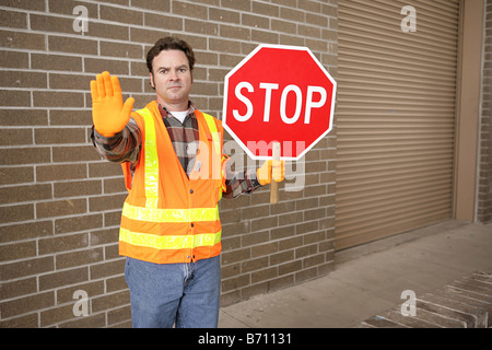 Eine Schule Kreuzung Wache mit einem Stop-Schild Platz für text Stockfoto