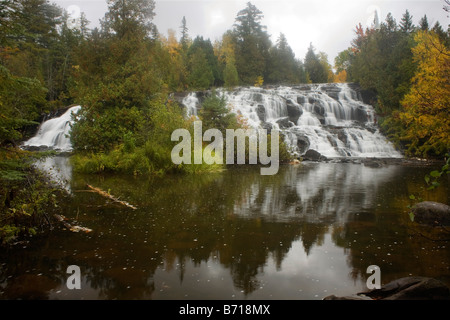 MICHIGAN - obere Bond fällt am Fluss Ontonagon im malerischen Ort Bond fällt Zustand. Stockfoto