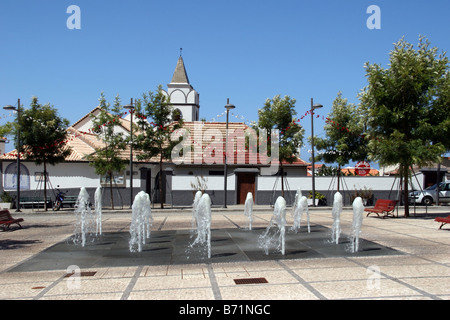 Brunnen auf dem Dorfplatz in Jardim do Mar Stockfoto