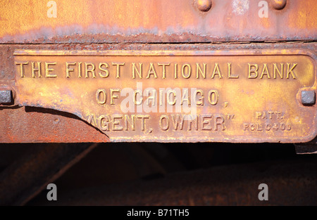 Nahaufnahme von einer Metallplatte auf einem Eisenbahn-Güterwagen - The First National Bank of Chicago, Stockfoto