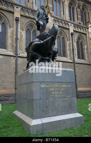 Denkmal für Kapitän Matthew Flinders RN berühmten Seefahrer in Melbourne Stockfoto