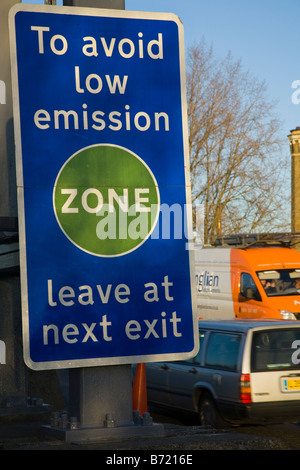 Vermeiden Sie Low Emission Zone Schild an der A316 in Westlondon. (44) Stockfoto