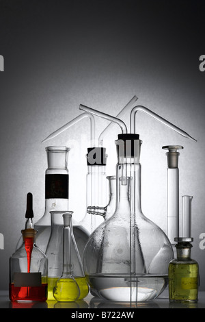 Laborglas - Reagenzgläser und Becher Stockfoto