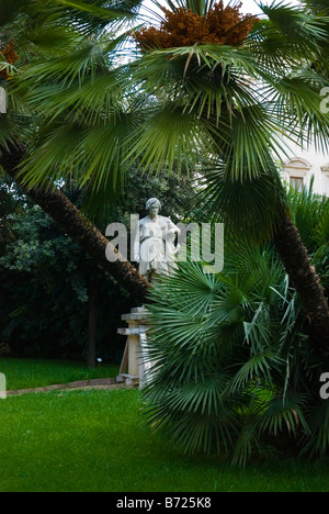 Statue im Garten am Palazzo Barberini in Rom Italien Europa Stockfoto