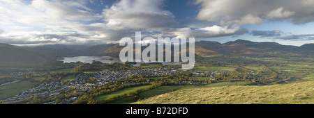 Derwent Water und Keswick im Lake District von Cumbria Englands Latrigg oben Stockfoto