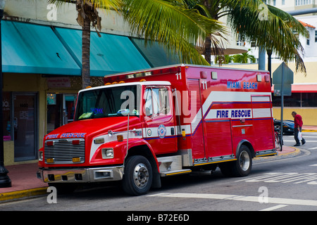 Miami Beach, Notdienst, Feuerwehr LKW "Speichern lebt Together" Orgel & Gewebespende, blaue Licht Dienstleistungen Stockfoto