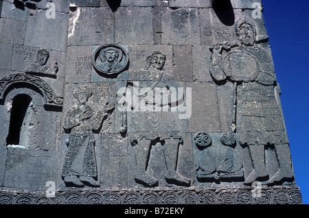 Bas-Reliefs auf der Akhtamar Kirche auf einer kleinen Insel in der Mitte des Van-Sees in der Osttürkei vor der Restaurierung durch die Landm Stockfoto
