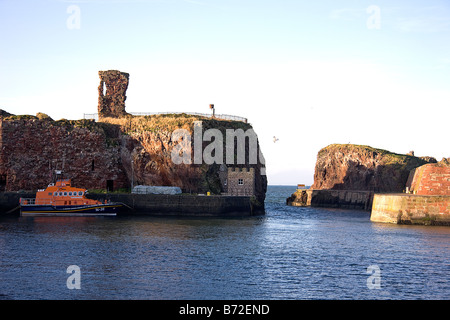 Altes Schloss Hafen. Dunbar Osten Lothian.Scotland. Stockfoto