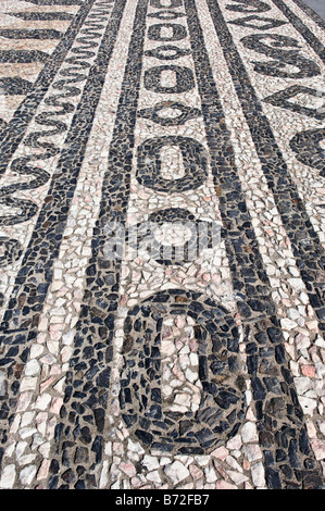 Schöne geometrische dekorative Steinpflaster traditionelle aus Portugal Stockfoto