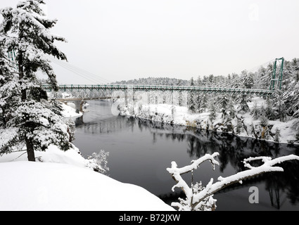 Schneemobil-Brücke über den French River, Ontario, Kanada Stockfoto