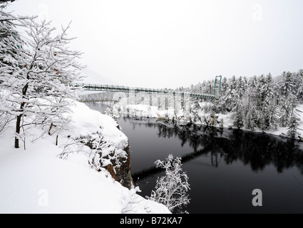 Schneemobil-Brücke über den French River, Ontario, Kanada Stockfoto