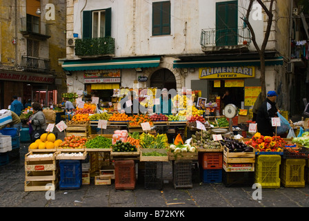 Einkaufen am Piazza Pignasecca Platz in Mitteleuropa Neapel Italien Stockfoto