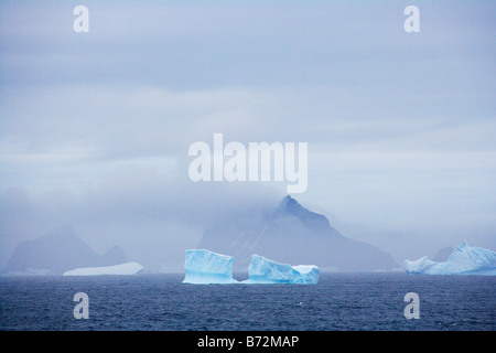 Eisblock schwimmend im Meer Süd-Orkney-Inseln der Antarktis Stockfoto